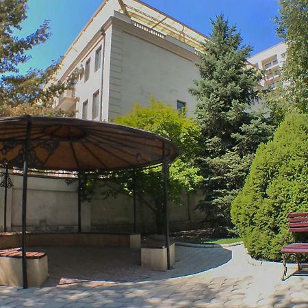 Spacious And Cozy Apartment In Bishkek Center 외부 사진