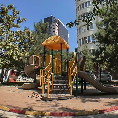 Spacious And Cozy Apartment In Bishkek Center 외부 사진