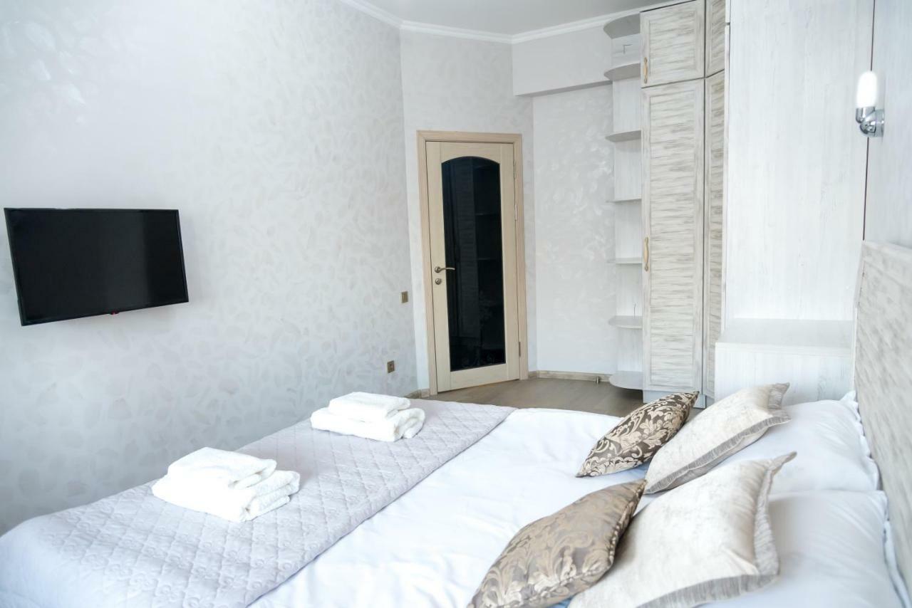 Spacious And Cozy Apartment In Bishkek Center 외부 사진