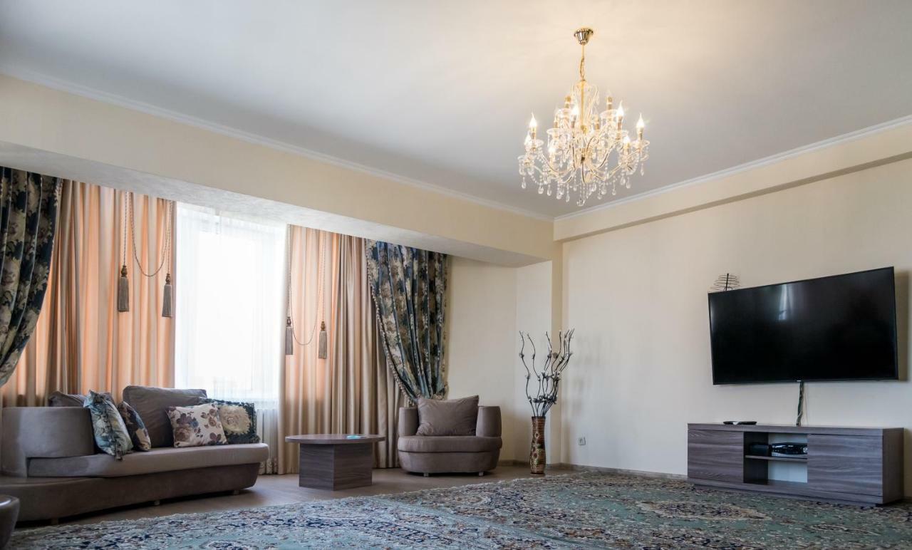 Spacious And Cozy Apartment In Bishkek Center 외부 사진