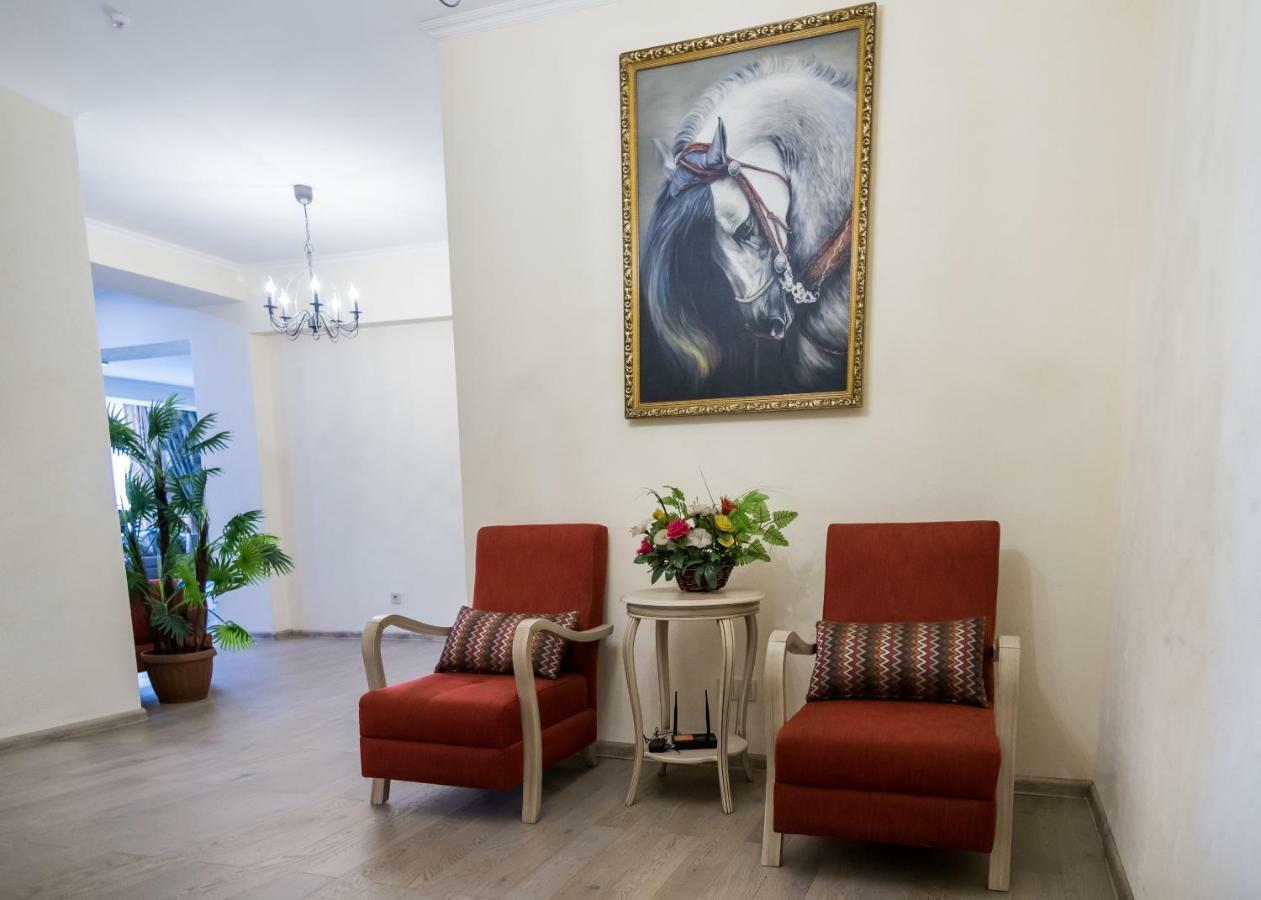 Spacious And Cozy Apartment In Bishkek Center 외부 사진