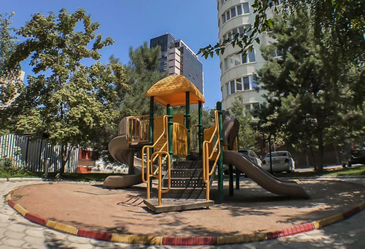 Spacious And Cozy Apartment In Bishkek Center 외부 사진