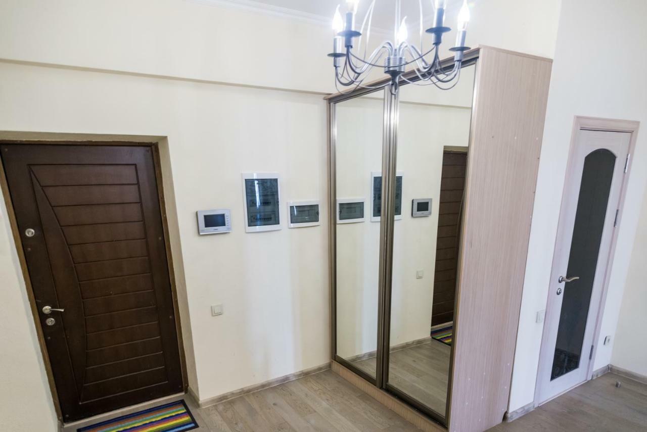 Spacious And Cozy Apartment In Bishkek Center 외부 사진